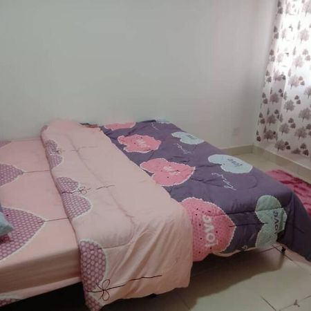 Debayu Homestay With Free Parking At Setia Alam 샤알람 외부 사진