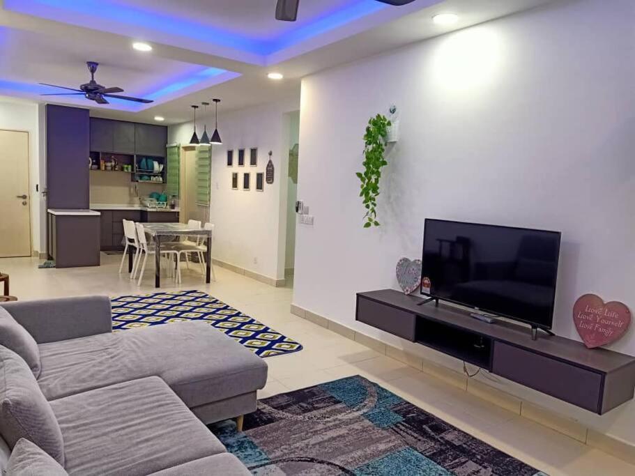 Debayu Homestay With Free Parking At Setia Alam 샤알람 외부 사진